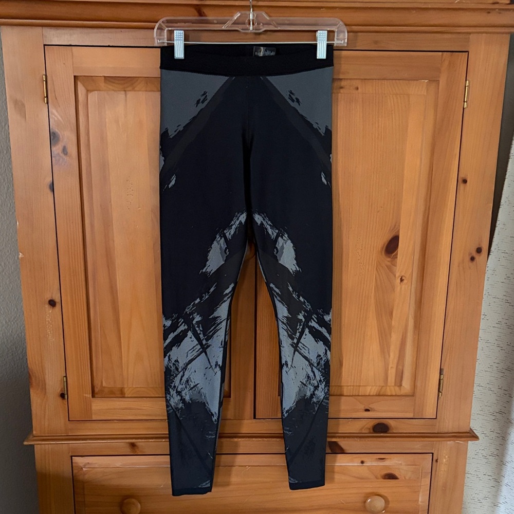 Ultracor Black and Gray Abstract Leggings